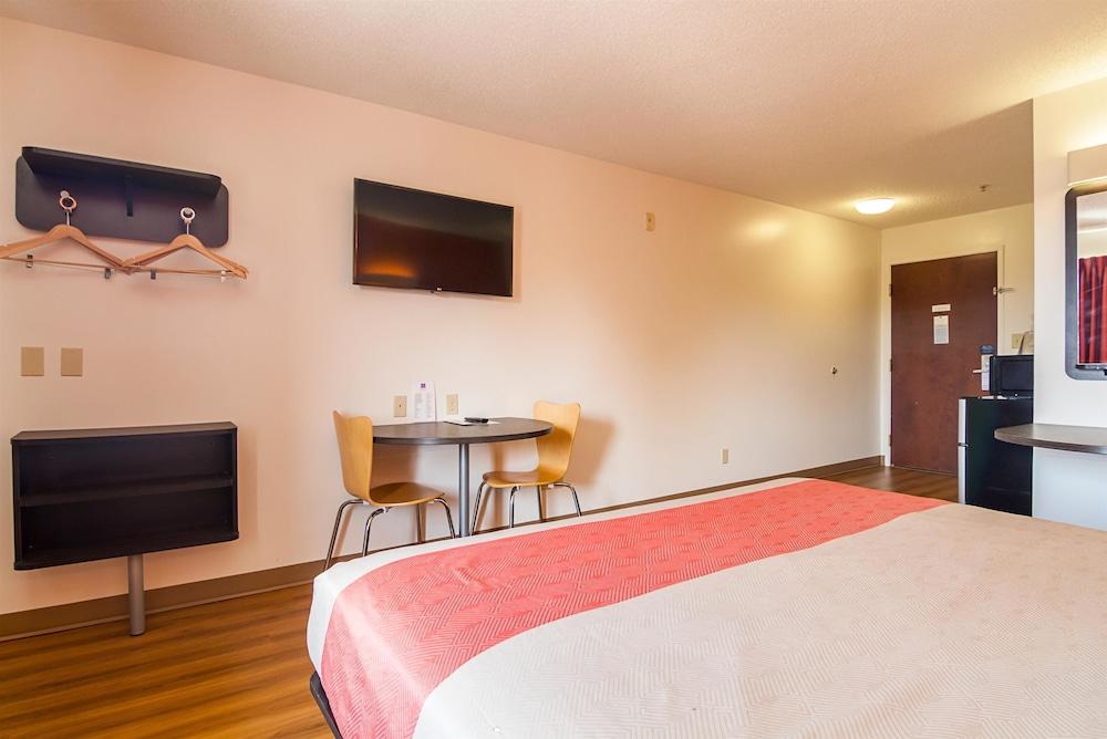 Motel 6 Jonesboro, GA