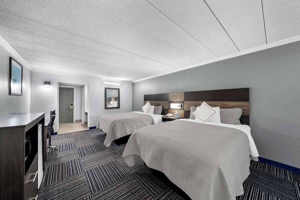 Admiralty Inn & Suites - a Red Collection Hotel