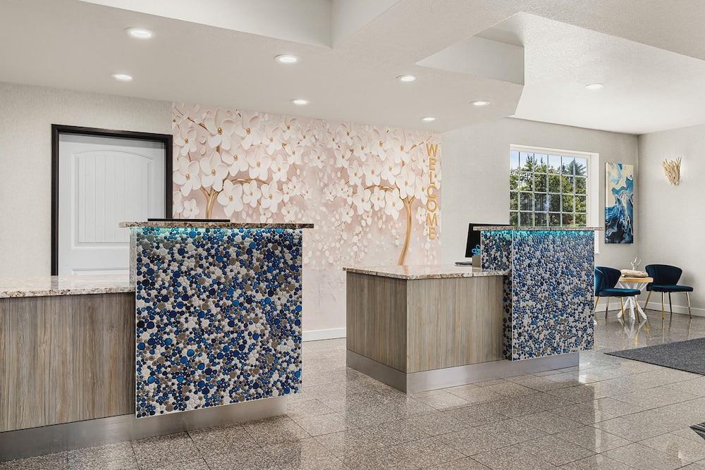 The Ashley Inn & Suites