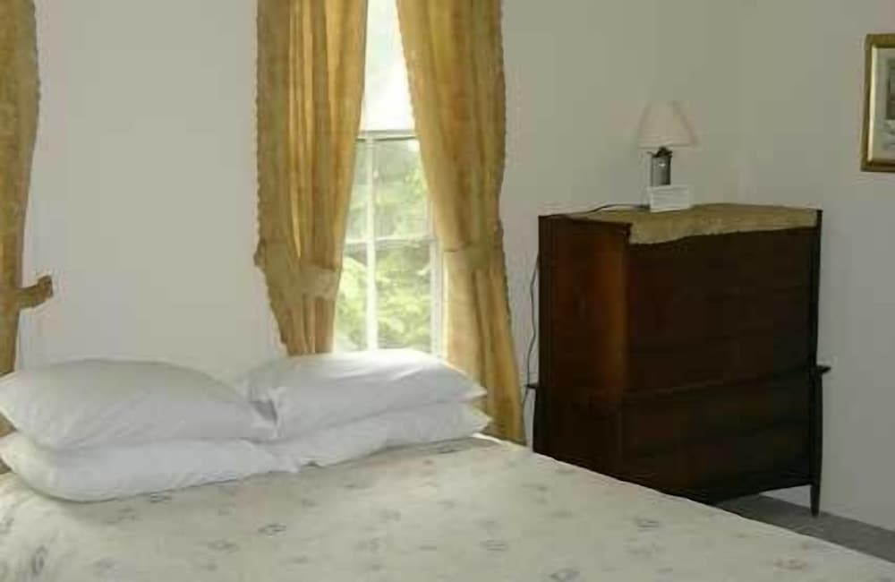 The Elms Waterfront Cottages