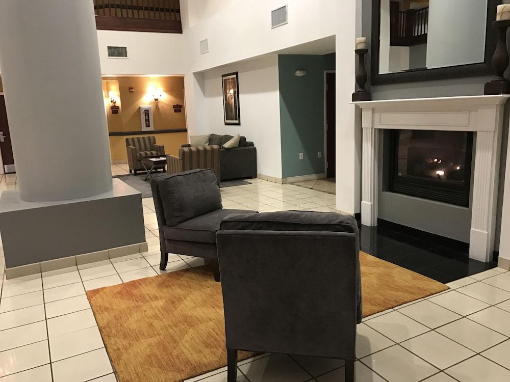 Super 8 by Wyndham Lubbock West