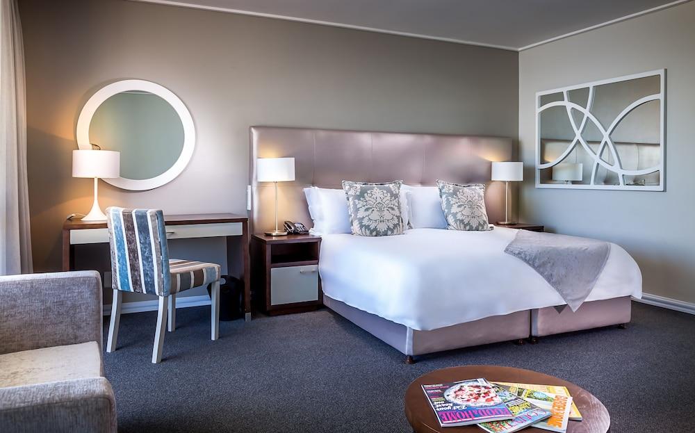 Lagoon Beach Hotel & Spa