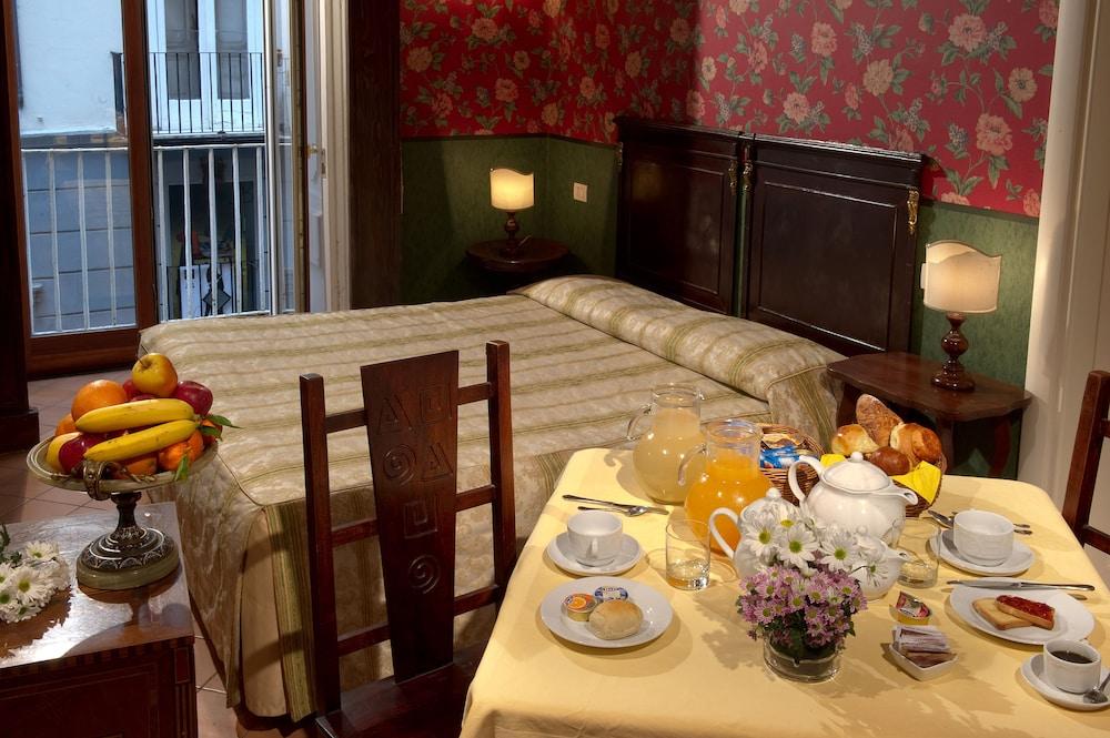 Chiaja Hotel de Charme