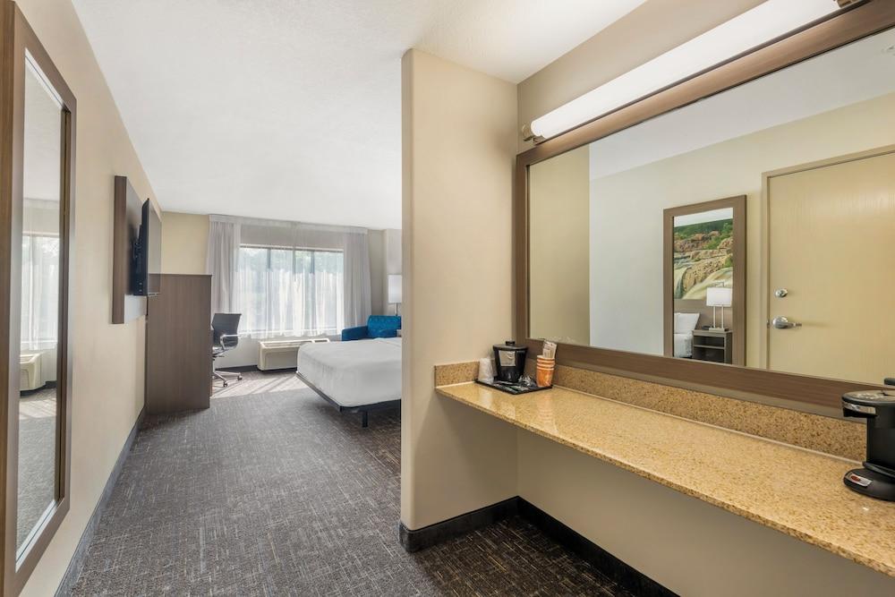 Clarion Pointe Sioux Falls Airport