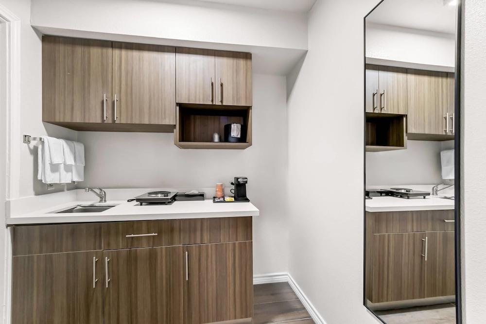 Quality Inn & Suites Port Lavaca near Lighthouse Beach