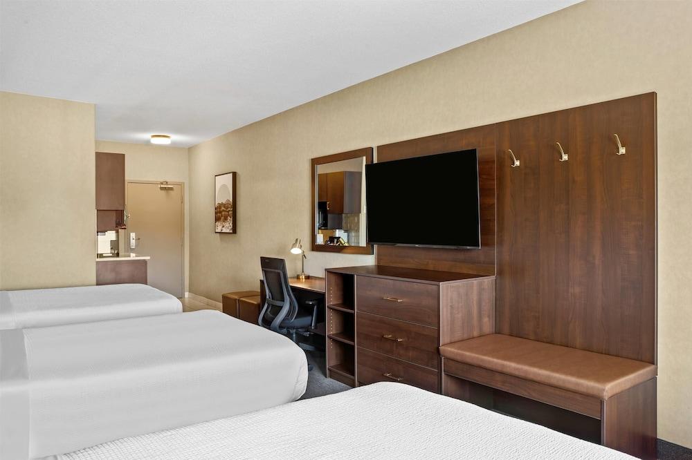Ramada by Wyndham Drumheller Hotel & Suites