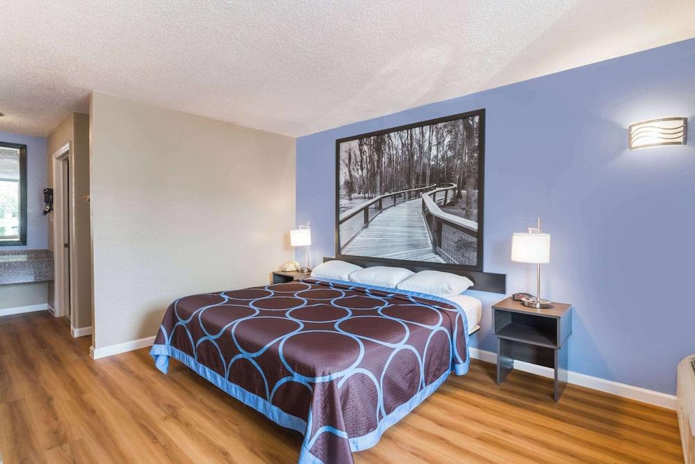 Super 8 by Wyndham Hardeeville/Savannah North