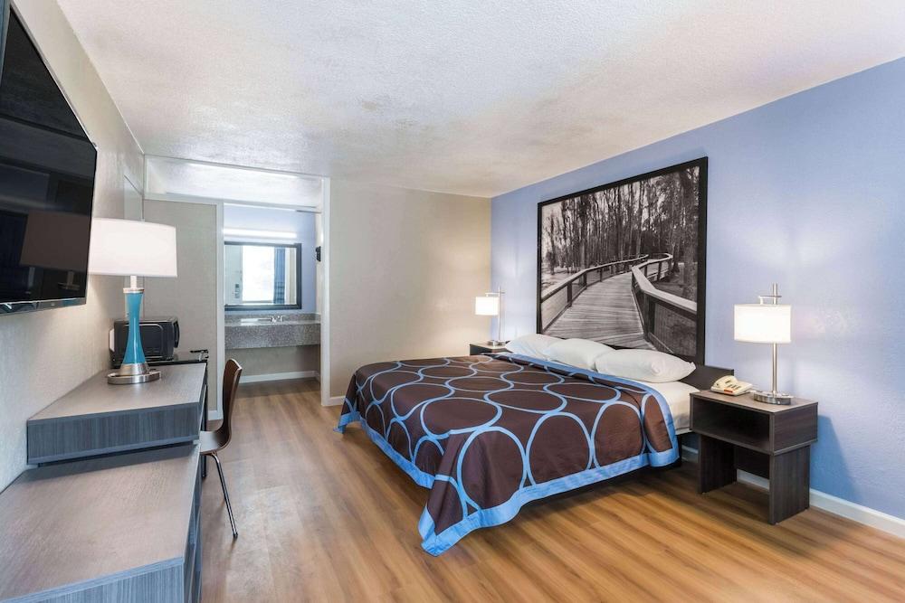 Super 8 by Wyndham Hardeeville/Savannah North