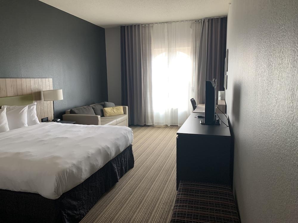 Country Inn & Suites by Radisson, St. Charles Historic District