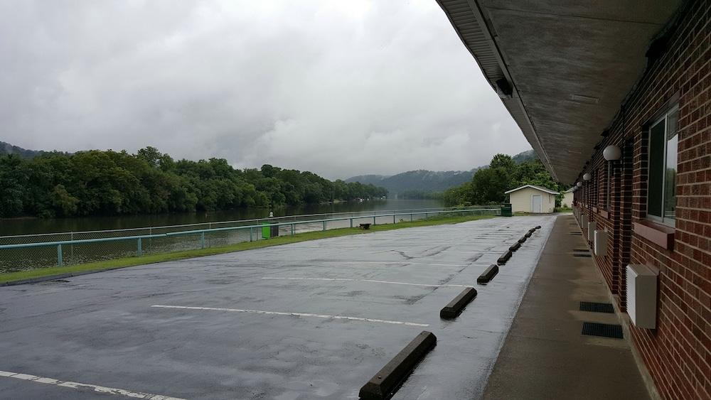 Budget Host Inn Charleston