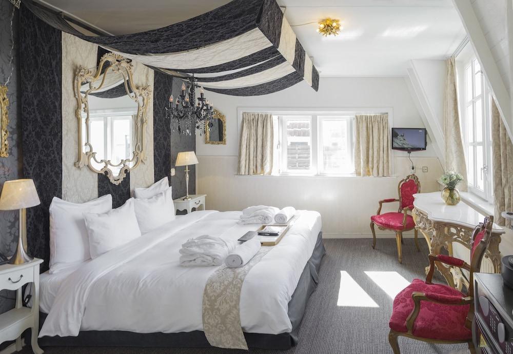 Rosalia's Menagerie InnUpstairs