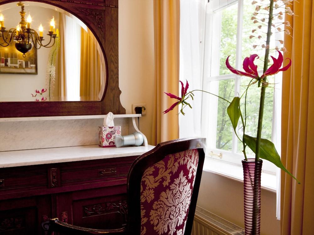 Rosalia's Menagerie InnUpstairs