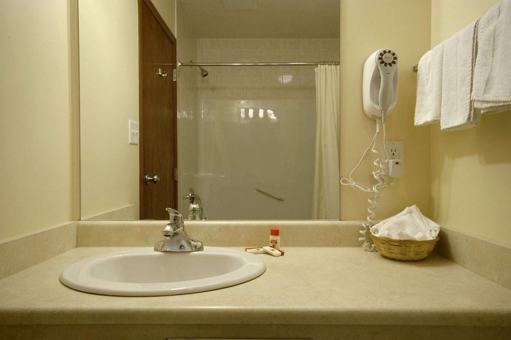 Super 8 by Wyndham Fort Saskatchewan