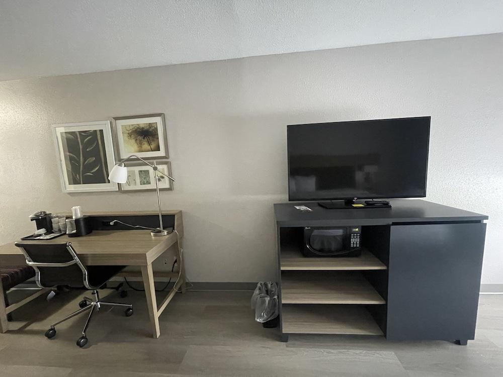 Country Inn & Suites by Radisson, Midway - Tallahassee West