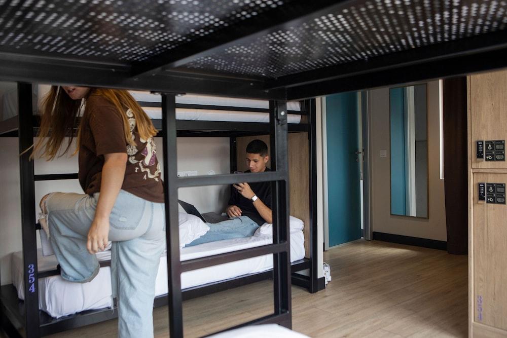 Font Andorra Hostel by Nexta