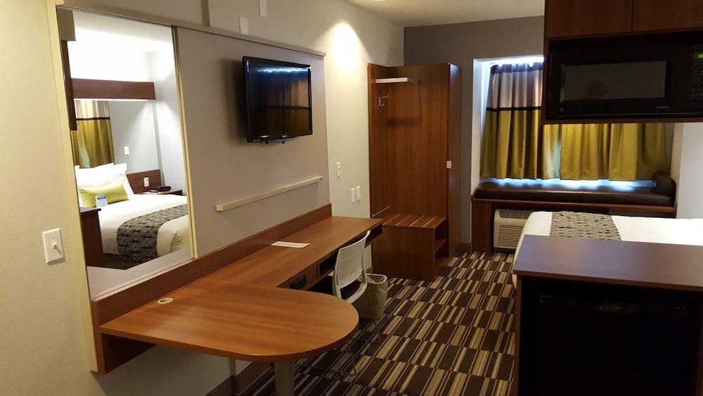 Microtel Inn & Suites by Wyndham Bellevue/Omaha