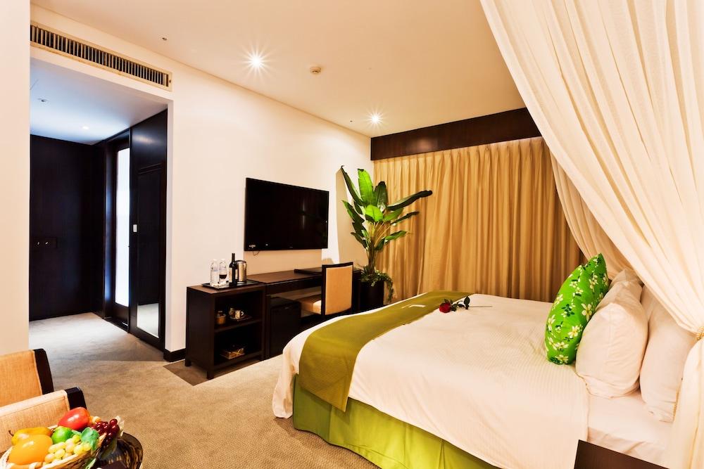 The Loft Seaside Suites