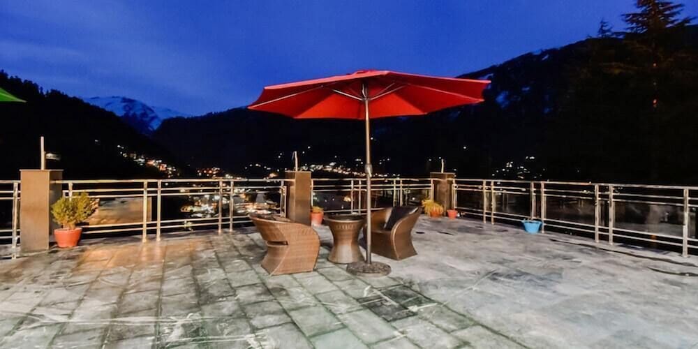 Hotel Snowcrest Manor