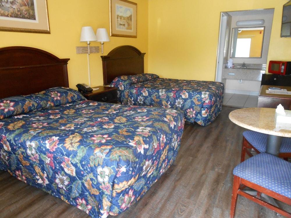 Executive Garden Titusville Hotel