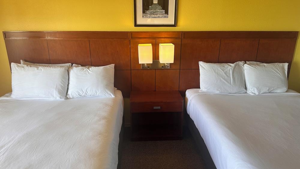 Lakeshore Inn Water Front