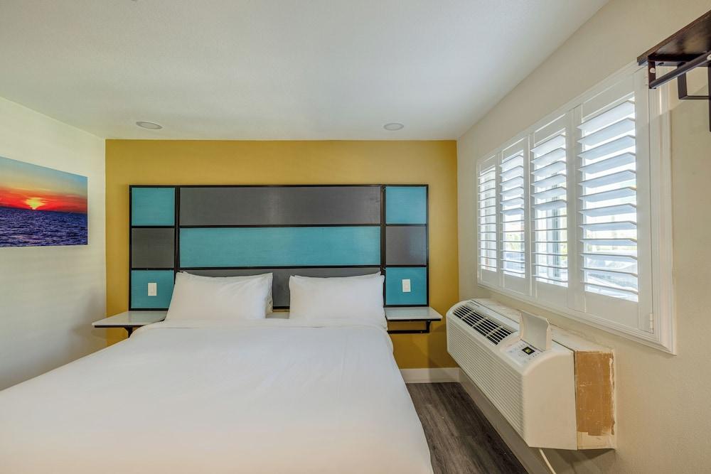 Hotel Avenida Victorville I 15