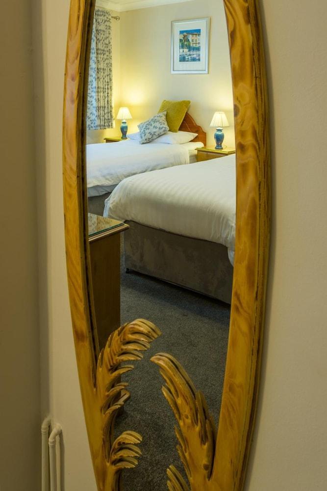 The Rosscourt - Adults only