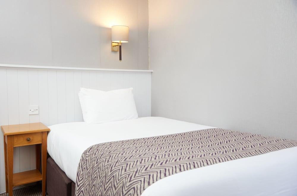 Lamb Hotel by Greene King Inns