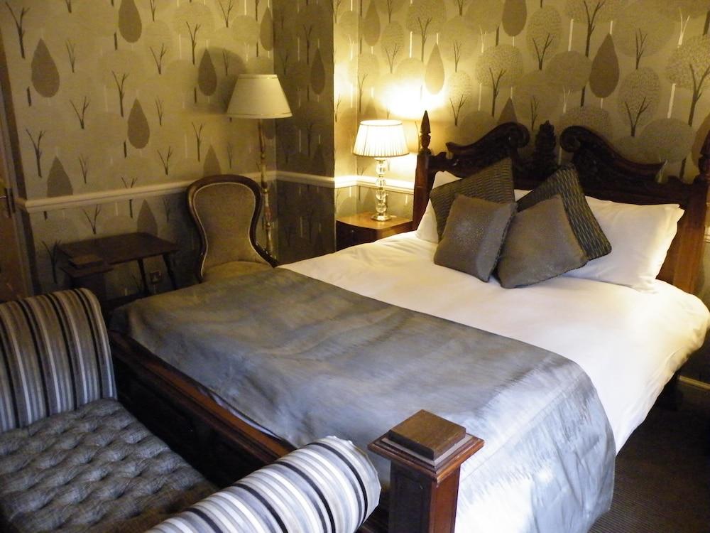 Saracens Head Towcester by Greene King Inns