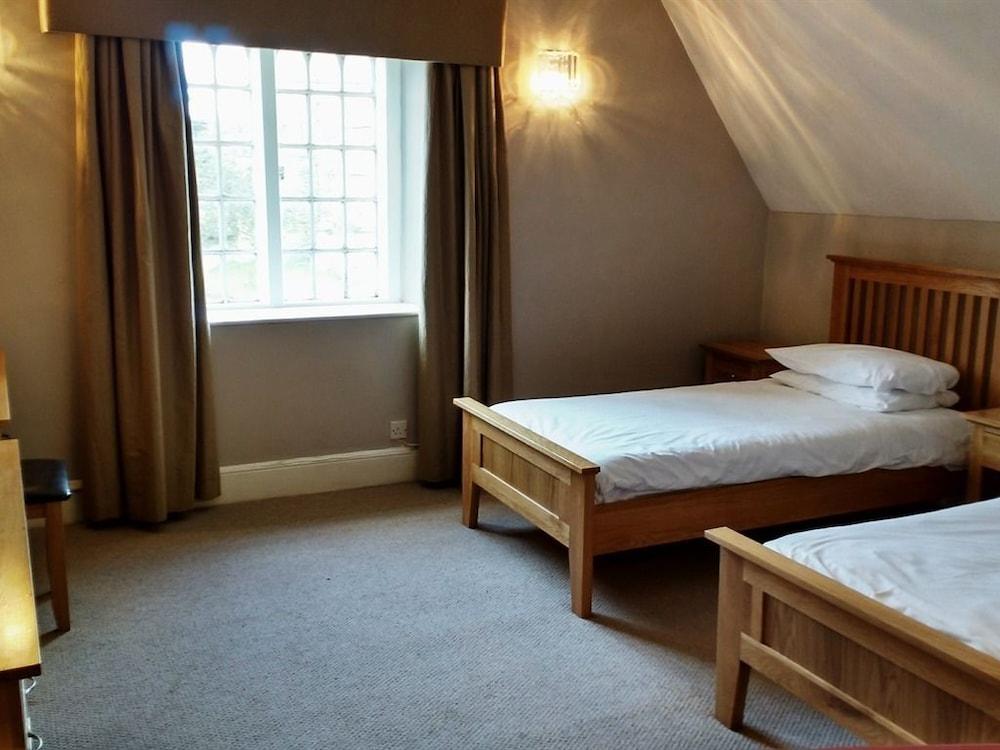 Bell House Hotel & Restaurant