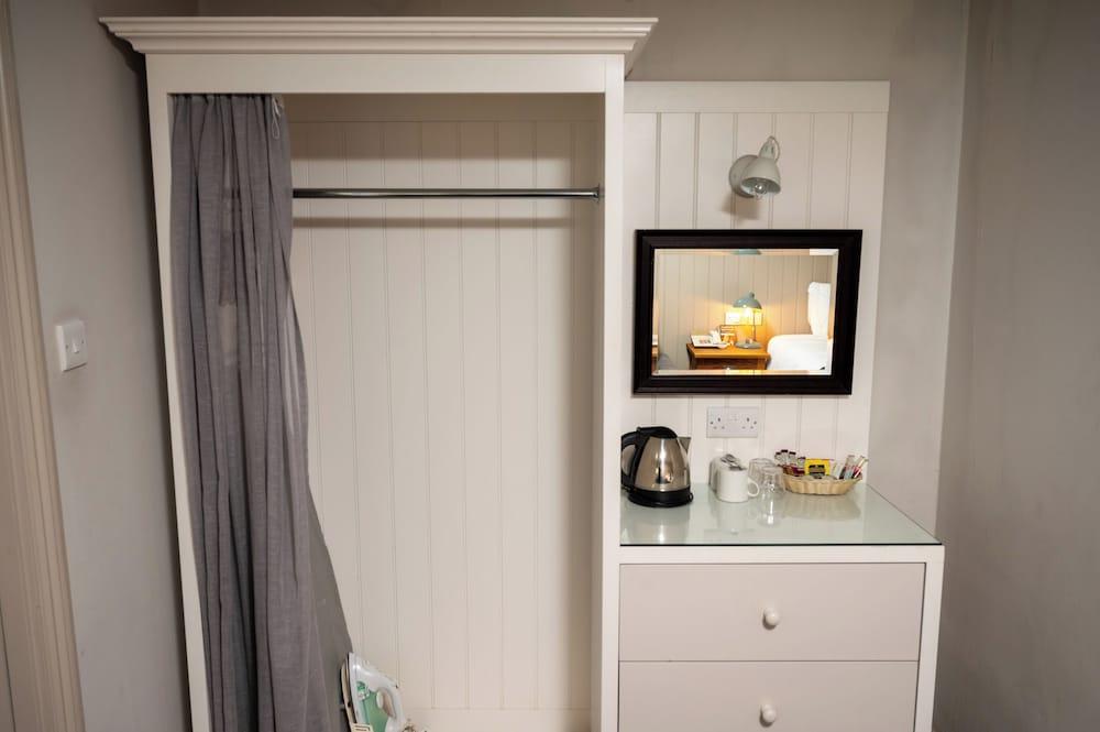 The Cedars Inn by Greene King Inns