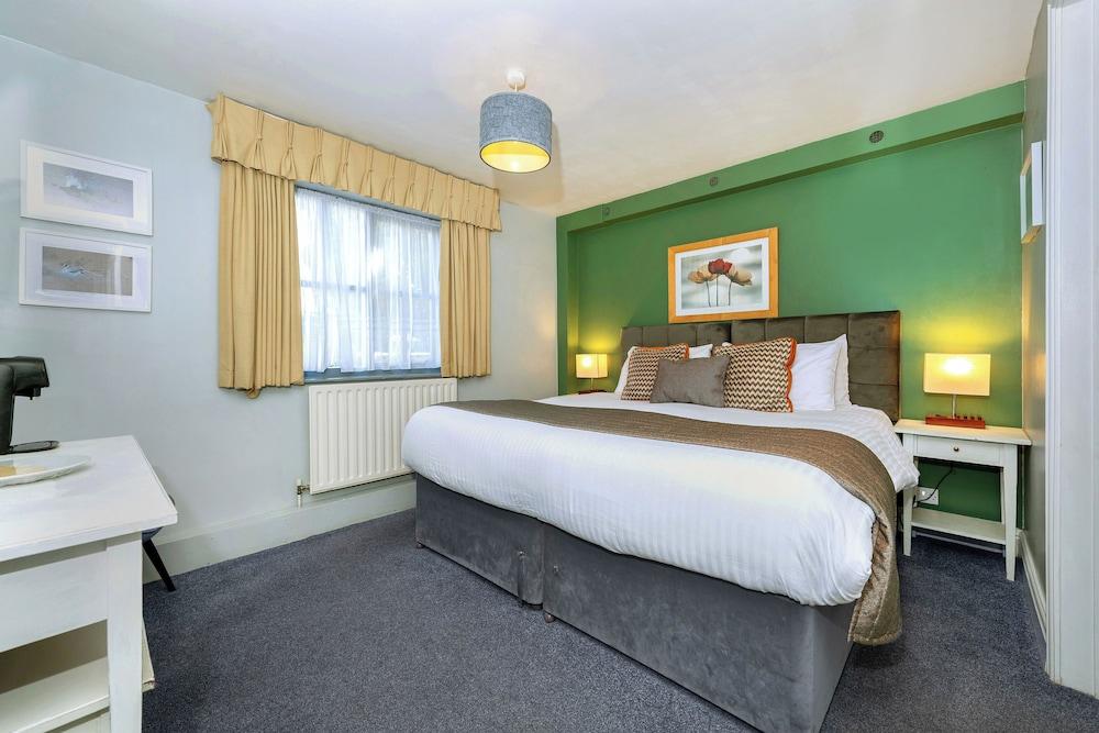 The Old Pheasant Hotel