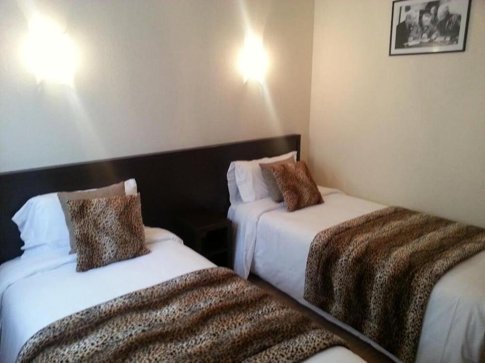 Hôtel Le Chapeau Rouge