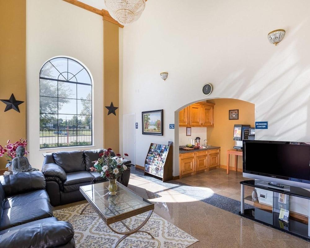 Rodeway Inn & Suites Humble IAH