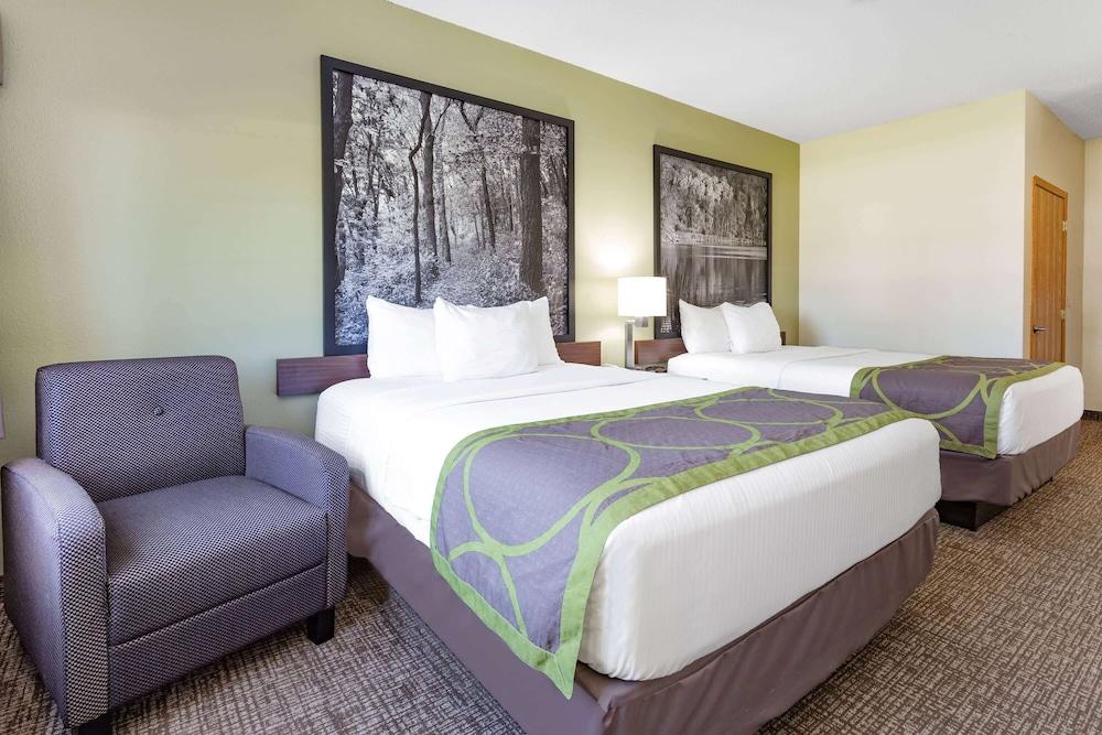 Super 8 by Wyndham Emmetsburg