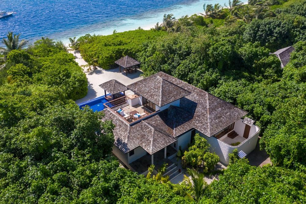 Hideaway Beach Resort & Spa, FREE SHARED CHARTER FLIGHT for two on stays of 7 or more nights from September 2025 until 23rd December 2026