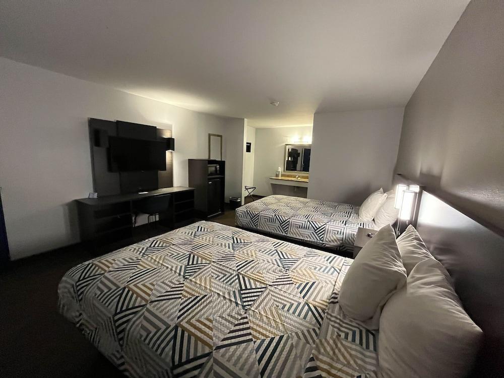 Motel 6 Junction, Texas - Llano River