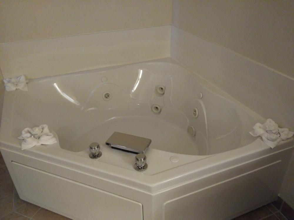 AmericInn by Wyndham Appleton North/Little Chute