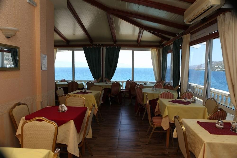 Mantas Seaside Boutique Hotel