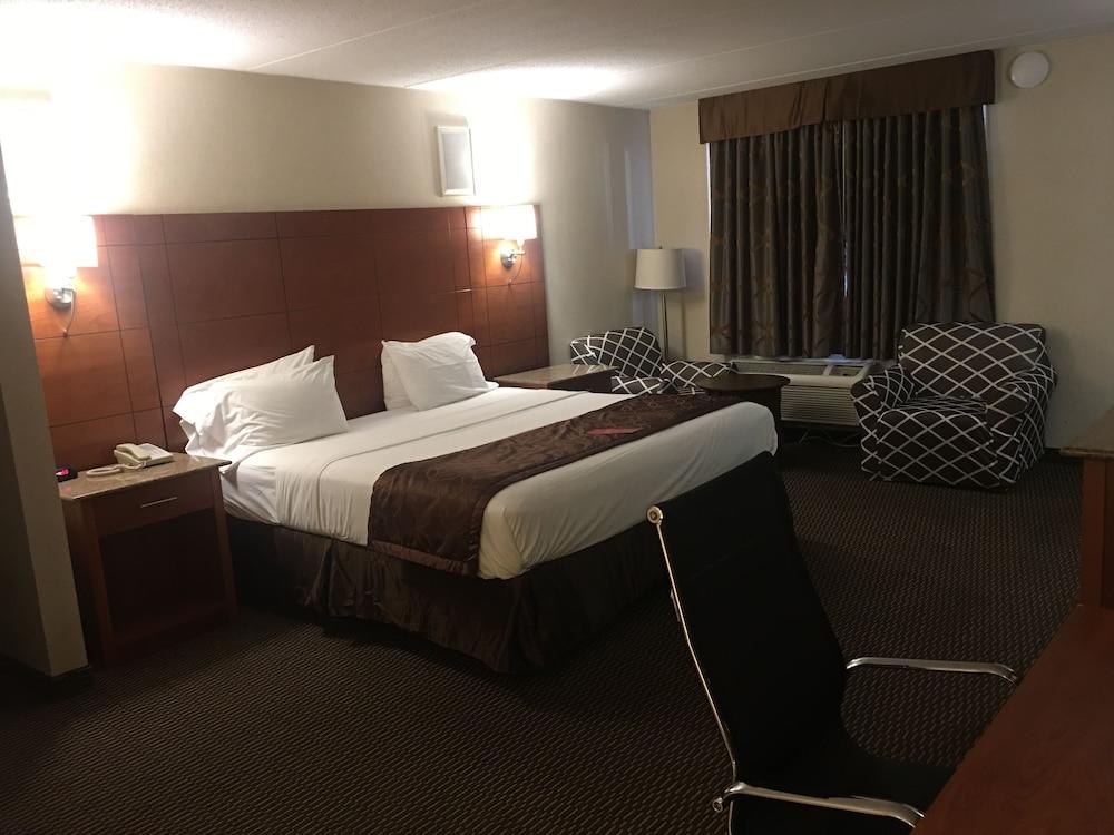 Ramada by Wyndham Rockville Centre