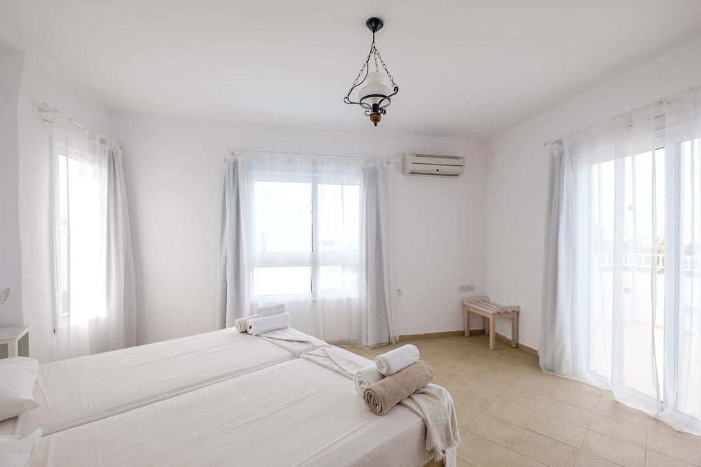 Thalassines Beach Villas