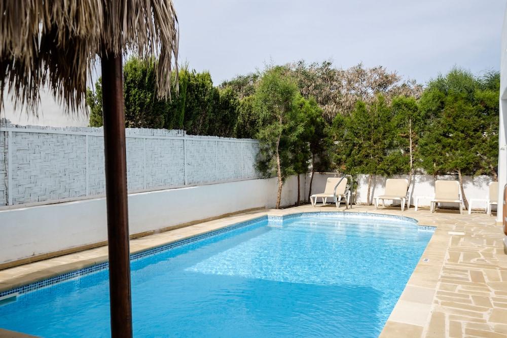 Thalassines Beach Villas