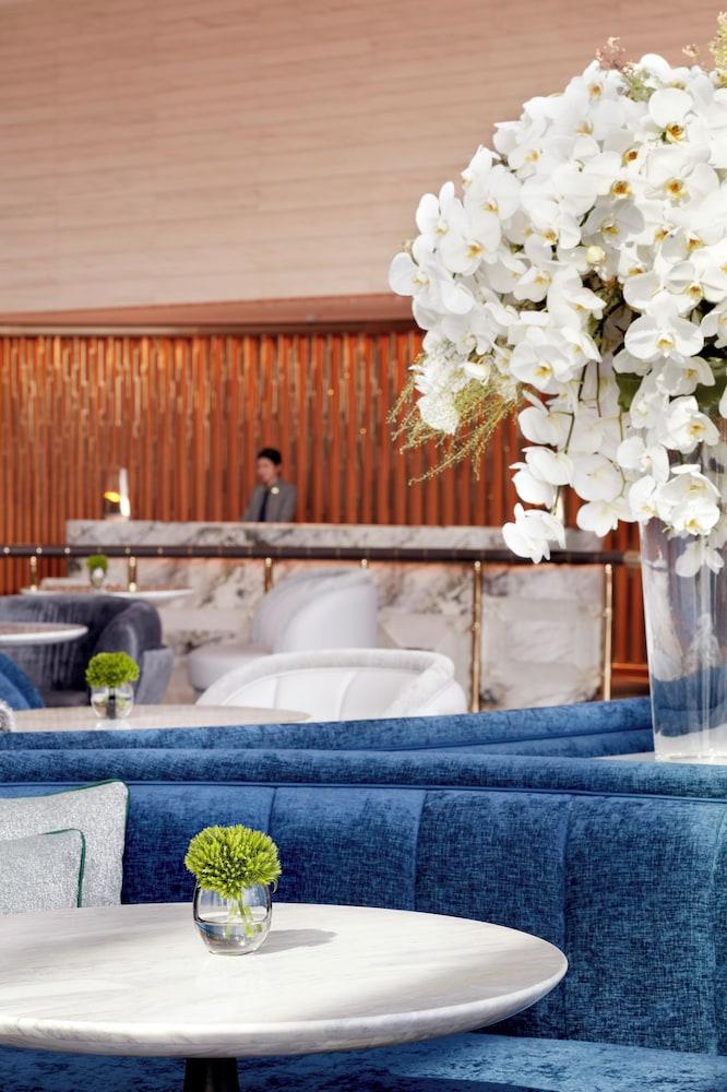 Four Seasons Hotel Hong Kong