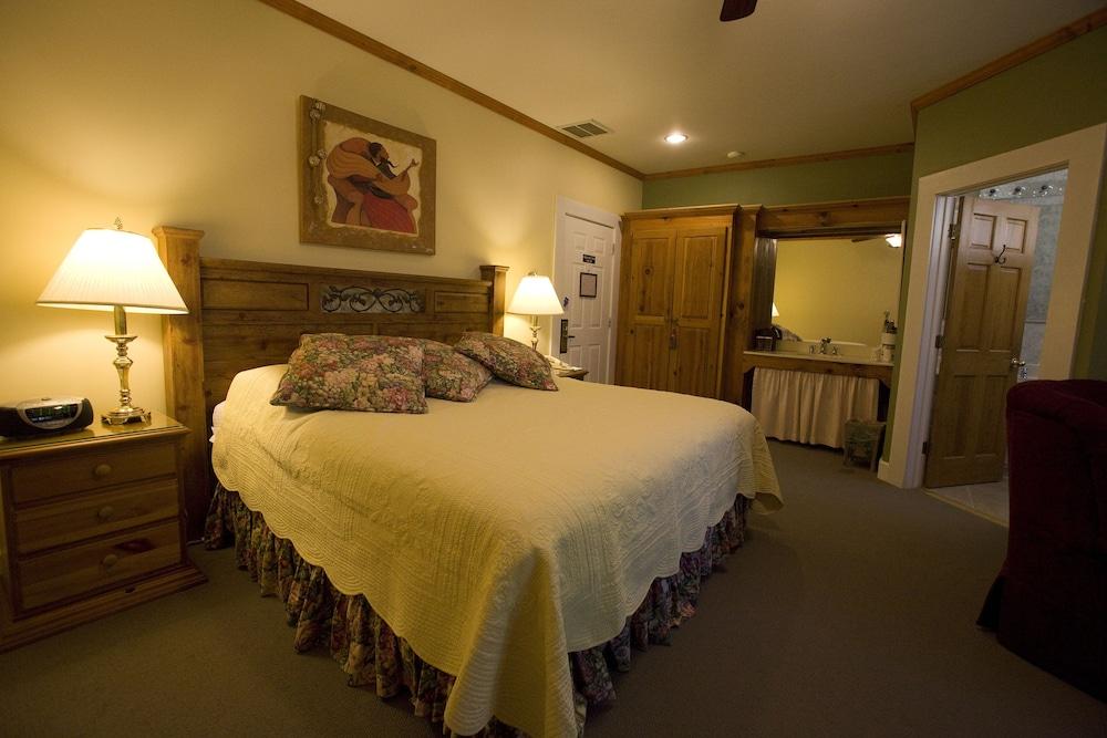 Highland Lake Inn & Resort