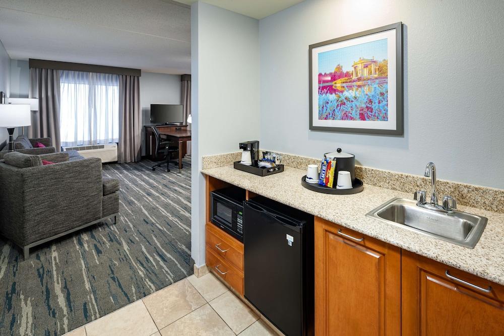 Hampton Inn & Suites St. Louis at Forest Park