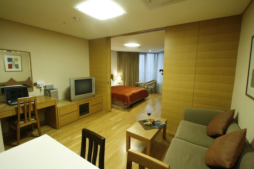 Vabien Suites 2 Serviced Residence