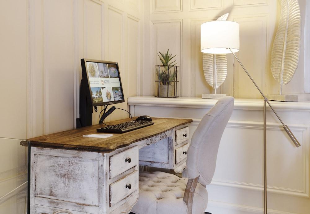 Catalonia Las Cortes Hotel