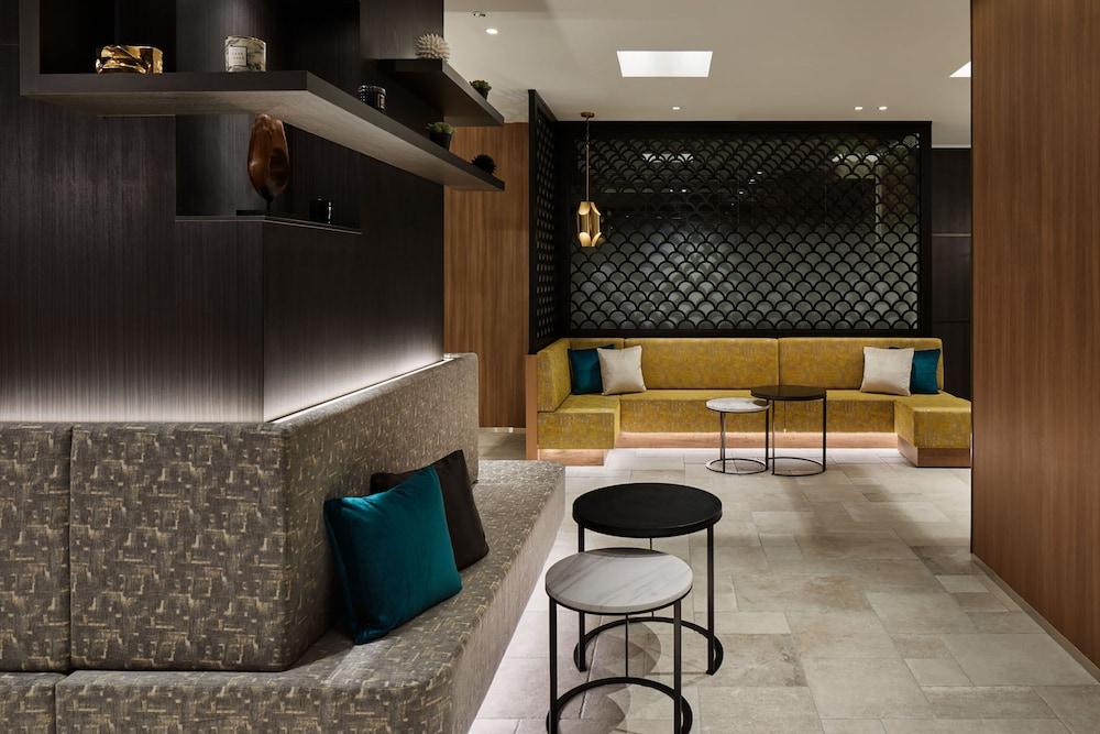 the b akasaka-mitsuke