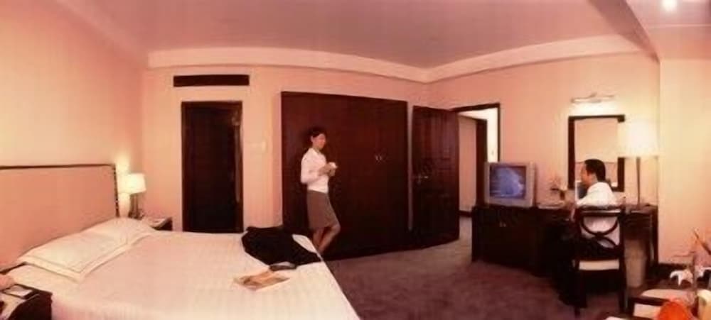 Hongyi Hotel Wuhan University