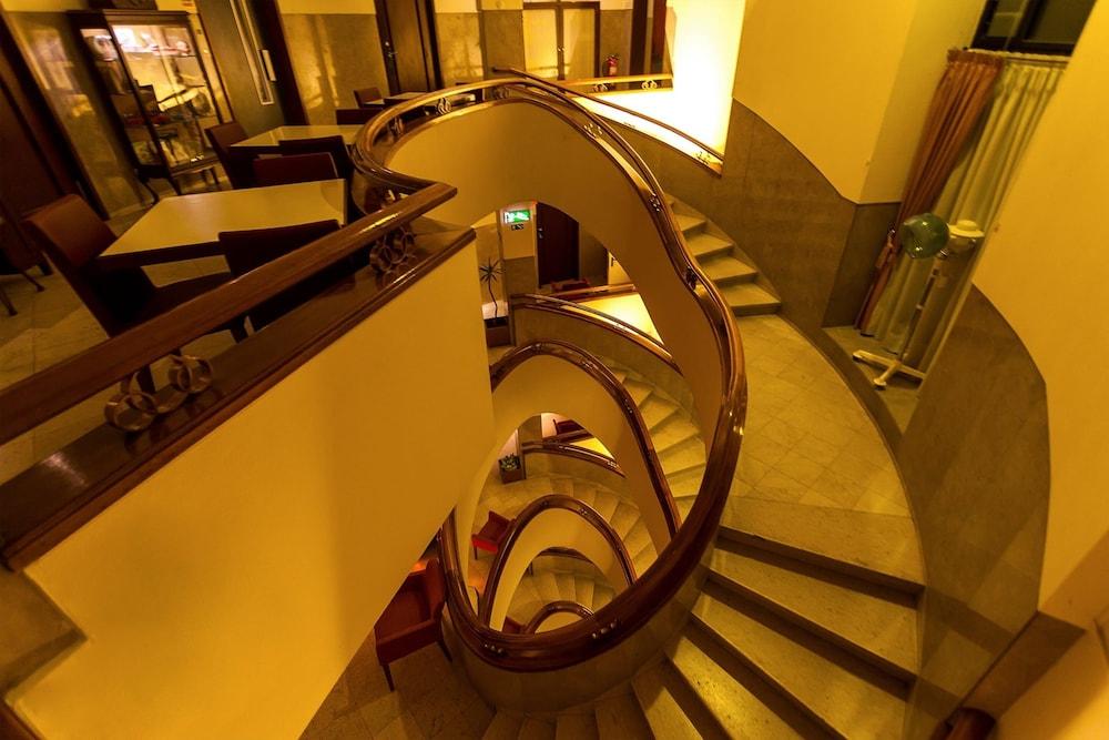 Pão de Açúcar – Vintage Bumper Car Hotel