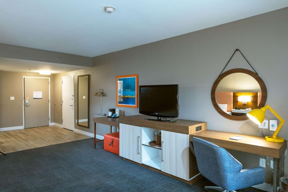 Hampton Inn & Suites Jamestown